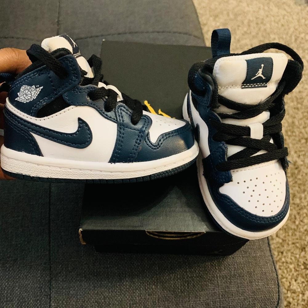 Jordan 1 MID
